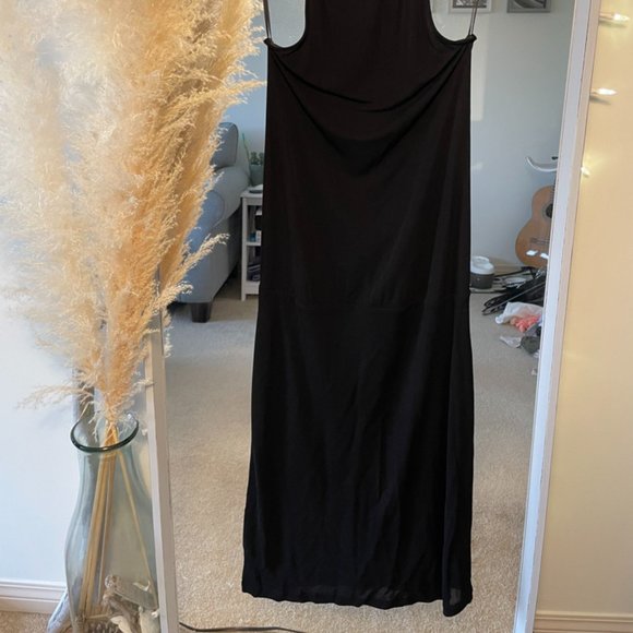 Black, backless dress - Picture 2 of 3